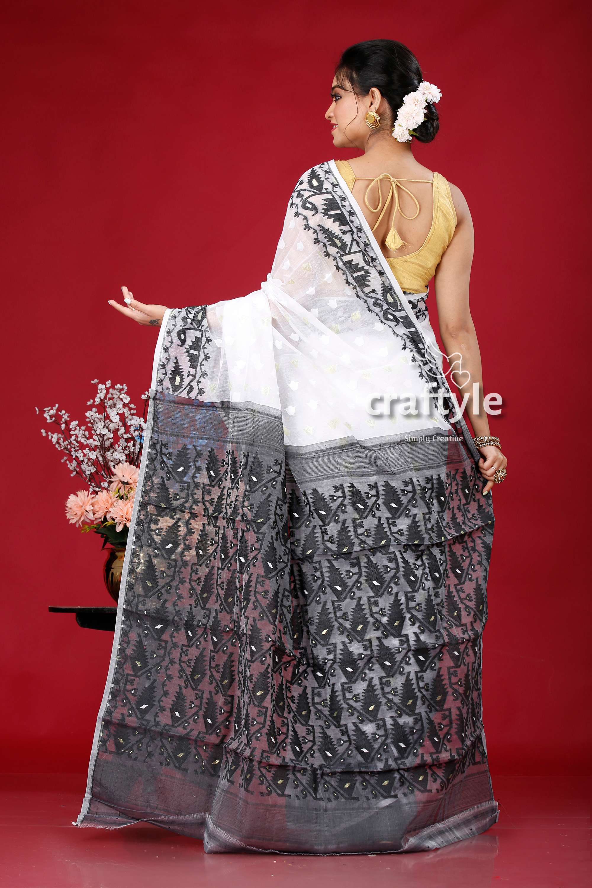 Black and White Bengal Jamdani Saree - All-Over Work Design - Craftyle