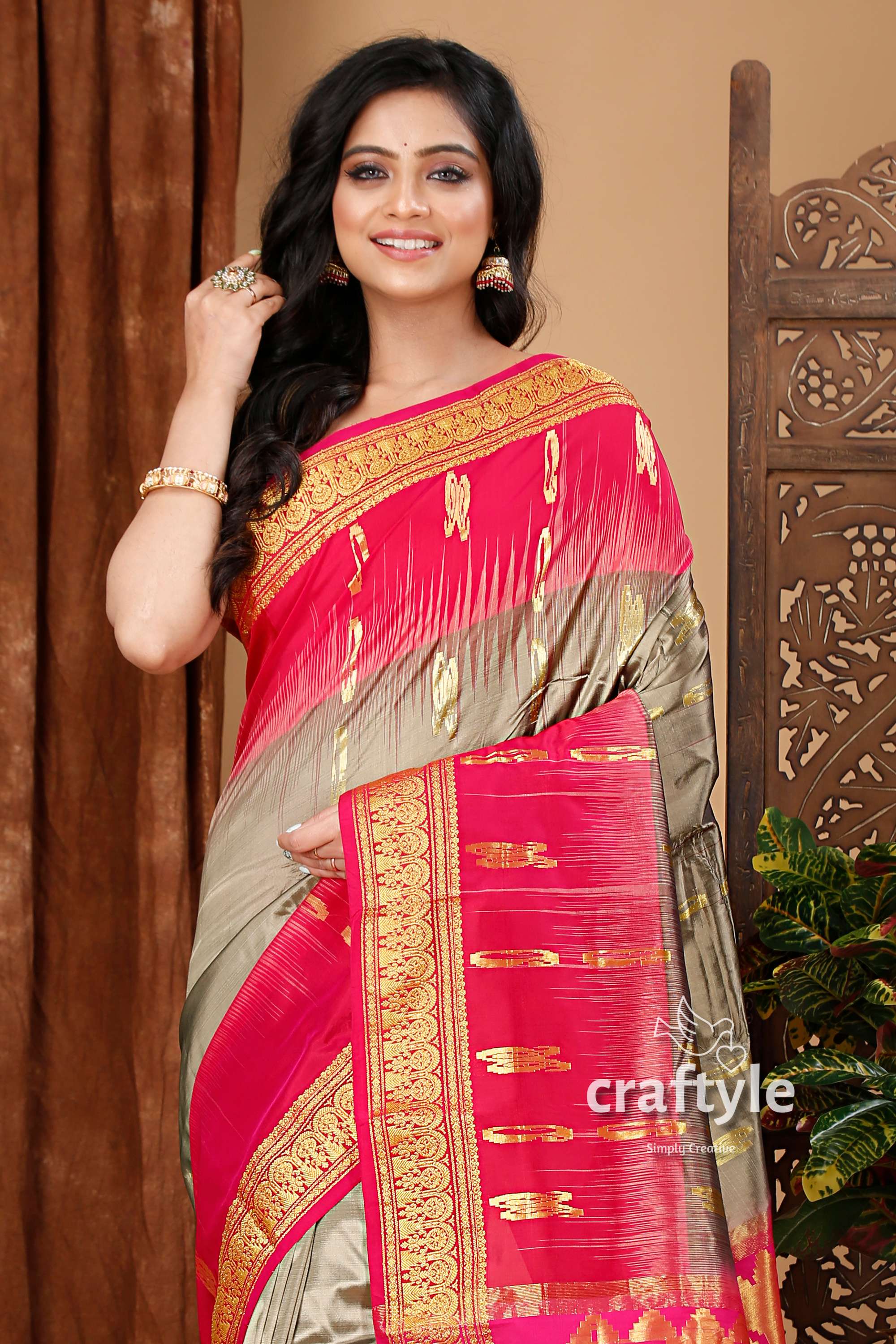 Foggy Gray and Magenta Pink Kanjivaram Silk Saree - Elegant Indian Attire - Craftyle