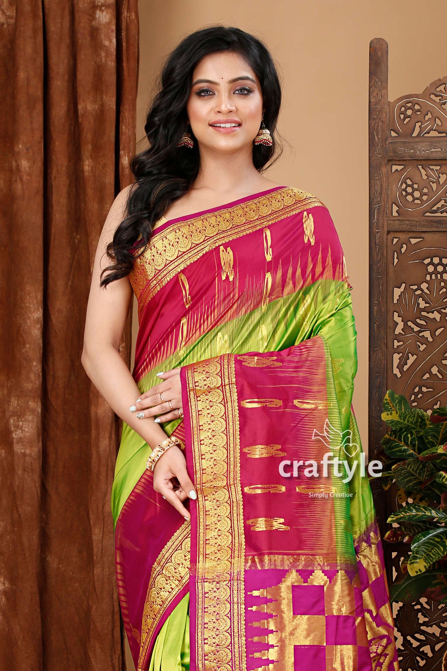 Kelly Green and Dark Magenta Kanjivaram Silk Saree - Craftyle