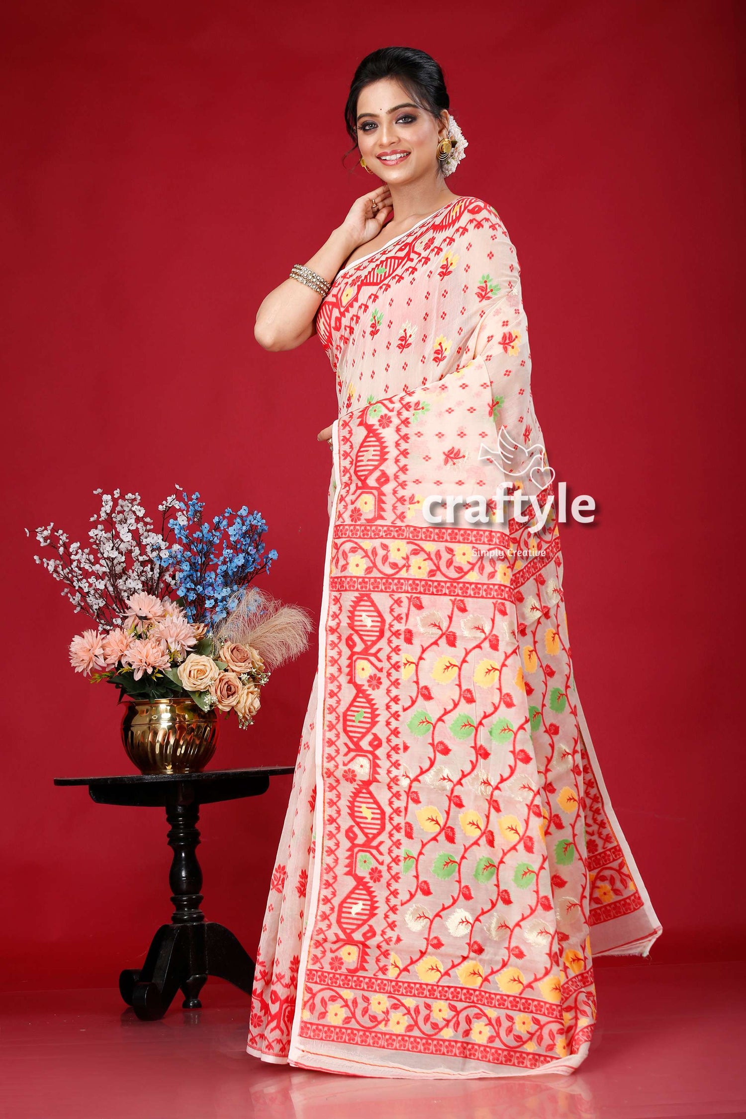 Light Peach Cream and Red Graceful Jamdani Saree - Craftyle